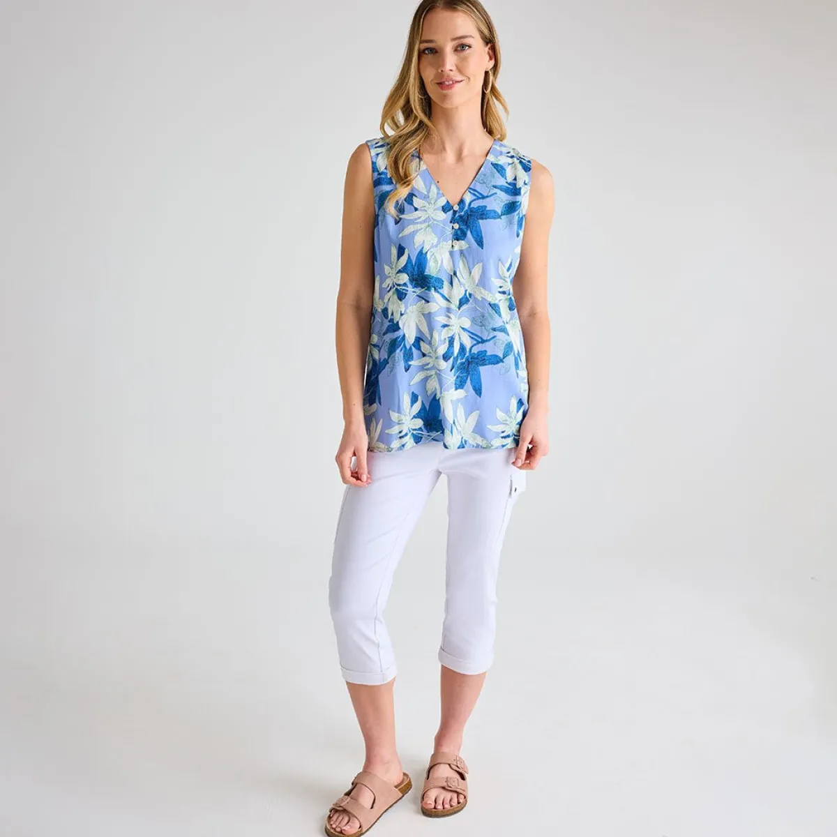 Discount Ladies Hydrangea Palm Printed V-neck T-shirt Women Tops